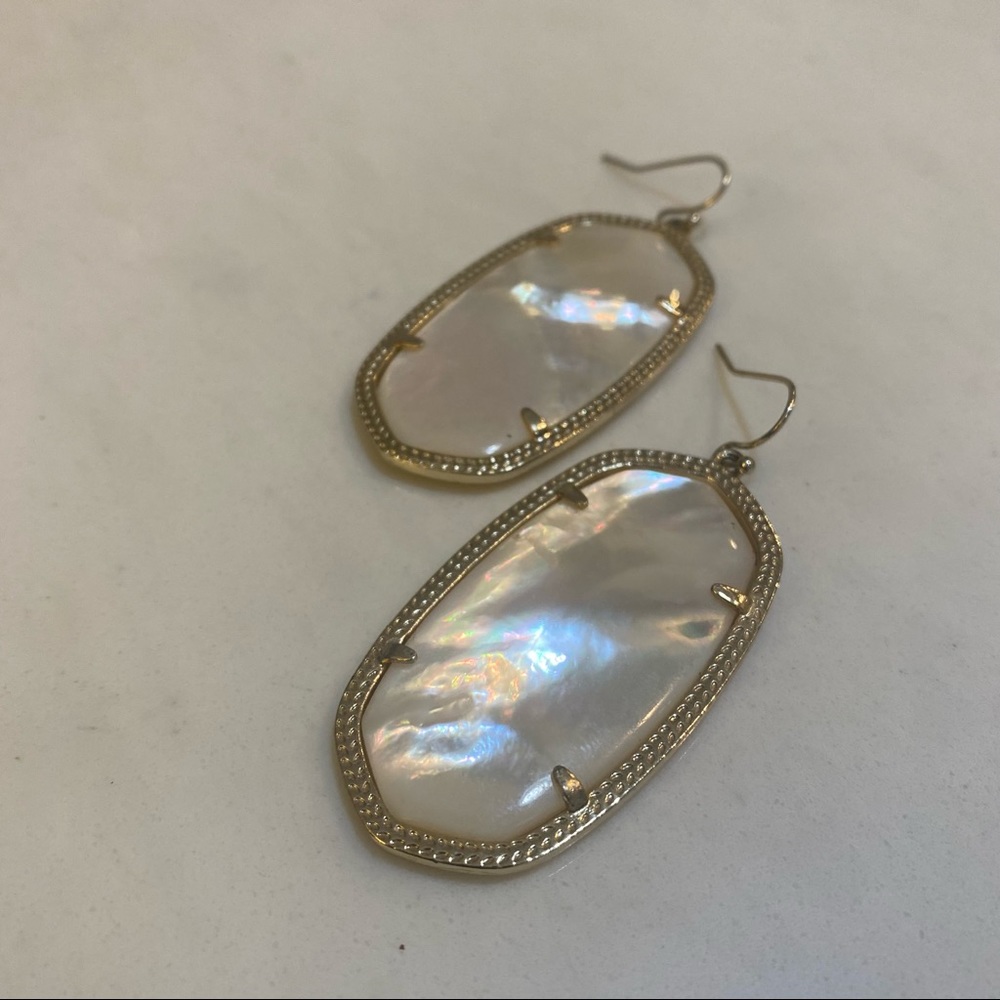 Kendra Scott Ivory mother of Pearl 14k gold plated Elle Drop earrings 🤍